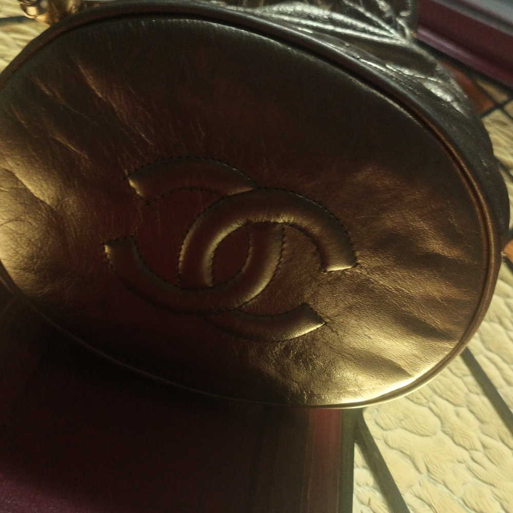 Chic Gold Quilted Bag - Picture 2 of 6
